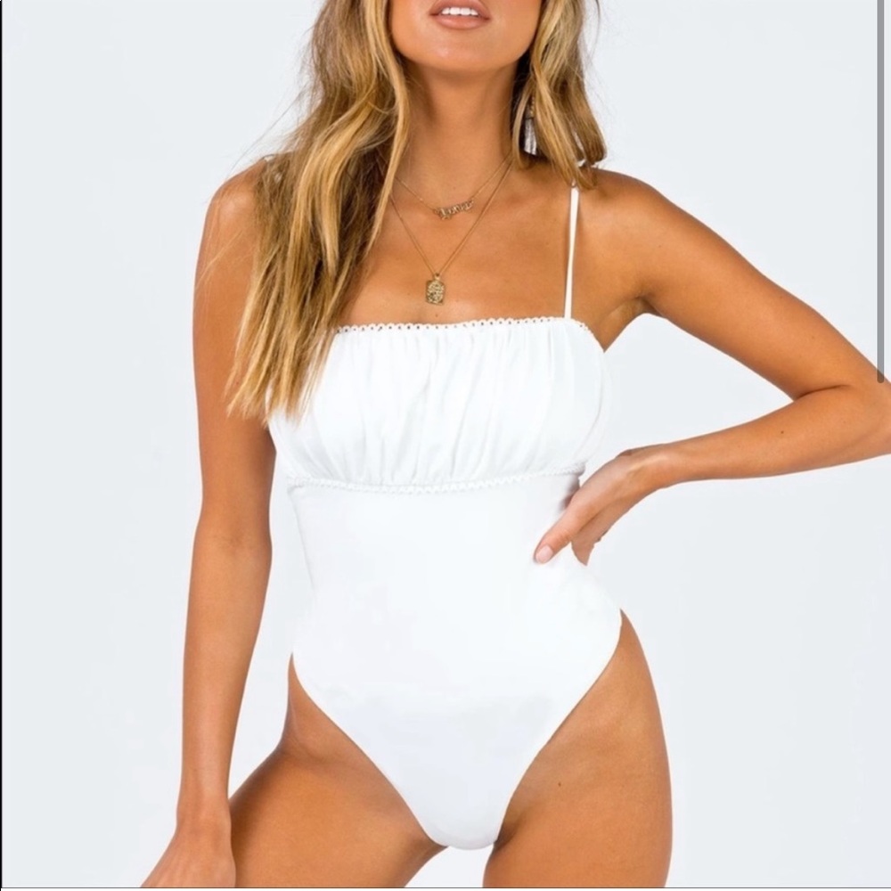 PRINCESS POLLLY MALIA BODYSUIT